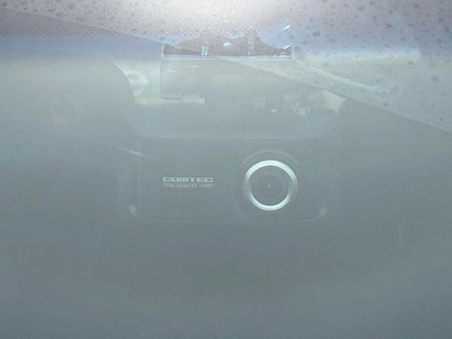 【ドライブレコーダー】安心・安全なカーライフに必須のドライブレコーダーを装備!走行中はもちろん、あおり運転や事故に遭遇した際の状況も映像で記録し、万一のリスクに備えます。