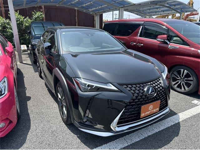 UX(レクサス) 250h バージョンL　サンルーフ純正ナビ地デジ電動Rドア3眼LED 中古車画像