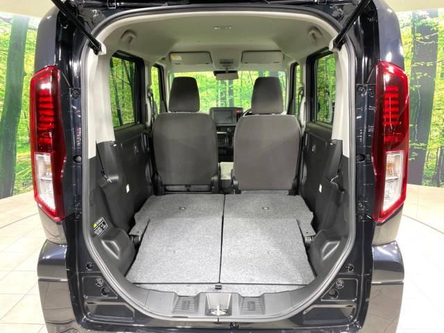 ���i�̂���������ʋ΁A���}���ɏ\���ȉ׎��X�y�[�X���m�ۂ��Ă���܂��B�Z�J���h�V�[�g��|���ƁA�傫�ȉו��̐ύڂ��\�ł���