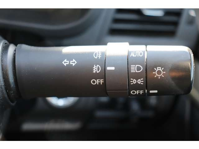 オートライト装備でトンネルも楽々 消し忘れ防止にもなります♪