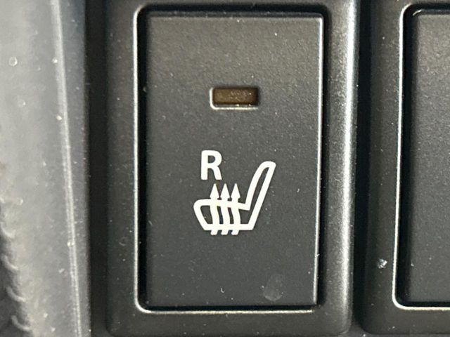 【シートヒーター】寒い日に重宝するシートヒーター!エアコンより早く温まってくれるので寒がりの人も安心ですね♪エアコンの温風は乾燥するから苦手、という方にもをおすすめです。