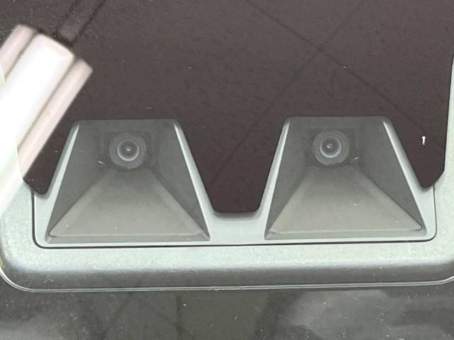 【スマートアシスト】走行中に前方の車両等を認識し、衝突しそうな時は警報とブレーキで衝突回避と被害軽減をアシスト。より安全にドライブをお楽しみいただけます。