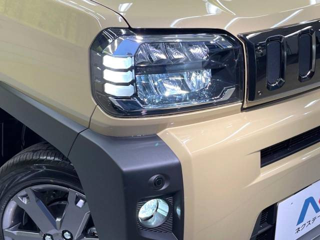 【LEDヘッドライト】悪天候や夜間走行時も良好な視界を確保し安心して運転できる高輝度LEDヘッドライトを装備!点灯速度が早く、消費電力も抑えられています。