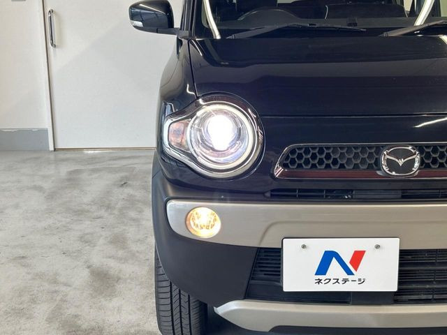 【HIDヘッドライト】非常に明るく前方を照らしてくれるので、悪天候や夜間の走行時も視界良好で安心してお乗りいただけます。