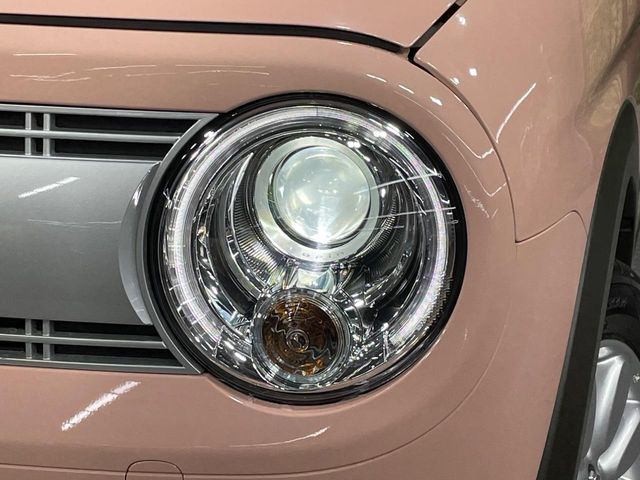 【HIDヘッドライト】非常に明るく前方を照らしてくれるので、悪天候や夜間の走行時も視界良好で安心してお乗りいただけます。