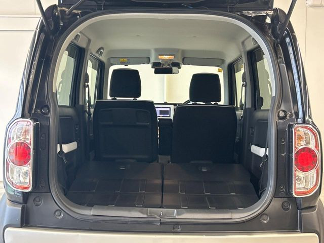 普段のお買い物や通勤、送迎等に十分な荷室スペースを確保しております。セカンドシートを倒すと、大きな荷物の積載も可能です♪
