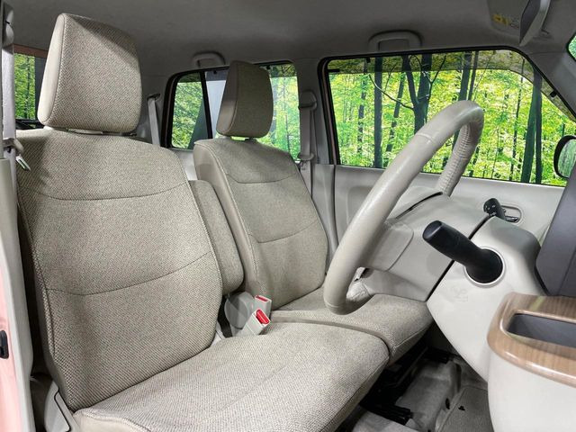 運転席シート廻りは使用感も少なく、良好な状態となっています。丁寧に使われていたことがよくわかりますね。