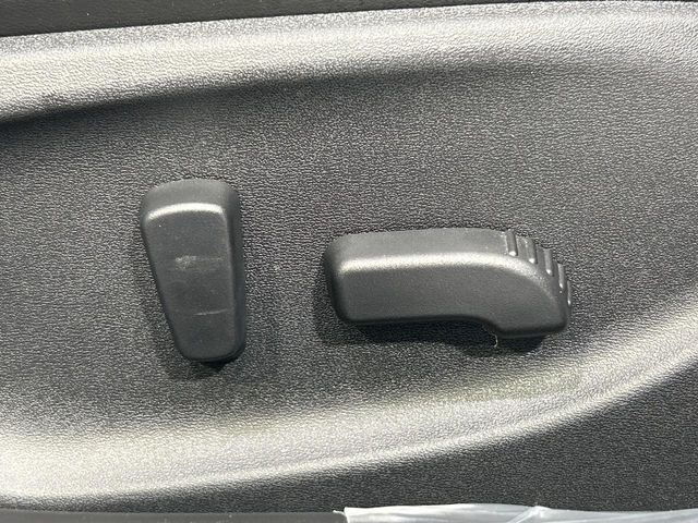 【パワーシート】スイッチ一つで簡単にシートの微調整が可能!電動だから力もいりません!快適なシートポジションにセットして、快適なドライブをお楽しみください。