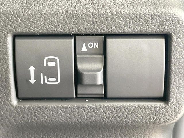 【パワースライドドア】スマートキーや運転席のスイッチでスライドドアの開閉が可能♪電動だから力を入れてドアを開ける必要が無く、小さいお子様でも、重い荷物を持っている時もラクに開け閉めできます♪