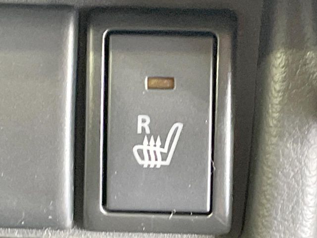 【シートヒーター】寒い日に重宝するシートヒーター!エアコンより早く温まってくれるので寒がりの人も安心ですね♪エアコンの温風は乾燥するから苦手、という方にもをおすすめです。