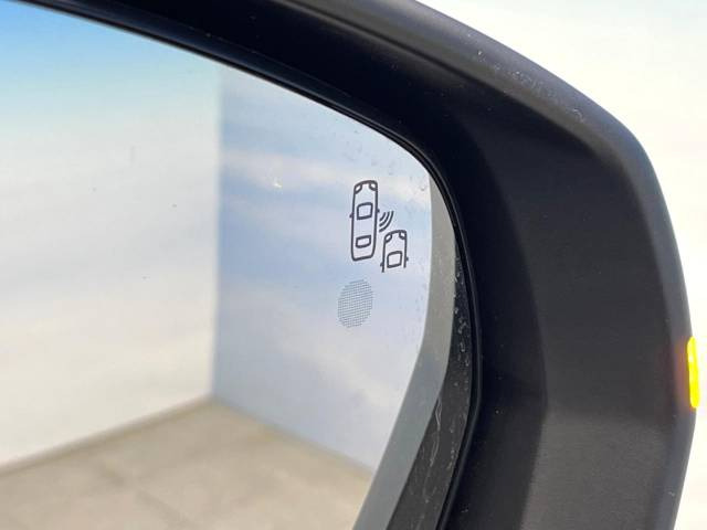 ���u���C���h�A�V�X�g�Z���T�[:���p����̎Ԃ����m���A�h���C�o�[���Ԑ��ύX���s���ۂɁA�x�����Ƌ��ɒ��ӂ𑣂��Ă������S�x���@�\�ł�!