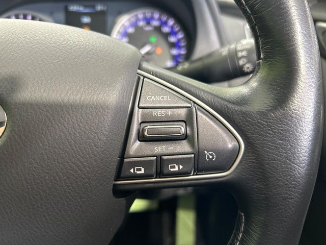 【クルーズコントロール】高速道路もラクラク走行。アクセルを離しても一定速度で走行ができ、長距離運転時の負担を軽減!加速・減速も簡単なスイッチ操作で調整できます。