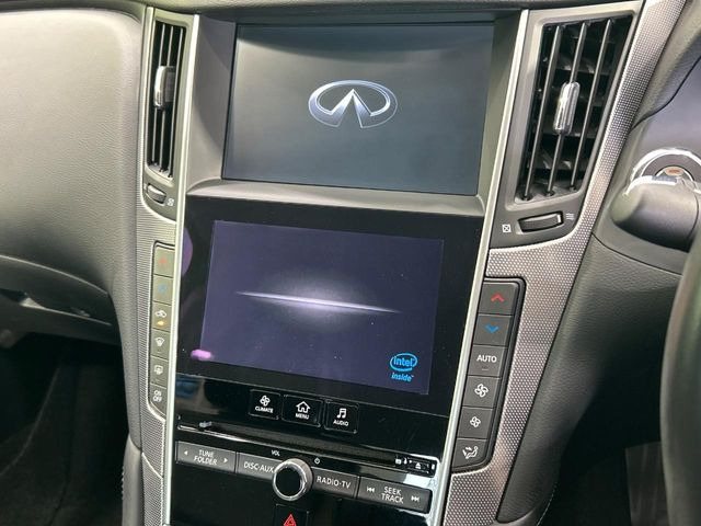 【メーカー純正ナビ】インテリアに溶け込むスタイリッシュな「専用設計」メーカーナビを装備♪視認性や操作性など基本性能にも優れ、より上質なカーライフをお楽しみいただけます。