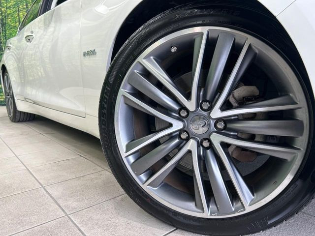 【純正19インチアルミホイール】外観にマッチした純正アルミホイールを装着しております。各種社外アルミホイールや、スタッドレスタイヤも取扱いしております。是非ご相談ください♪