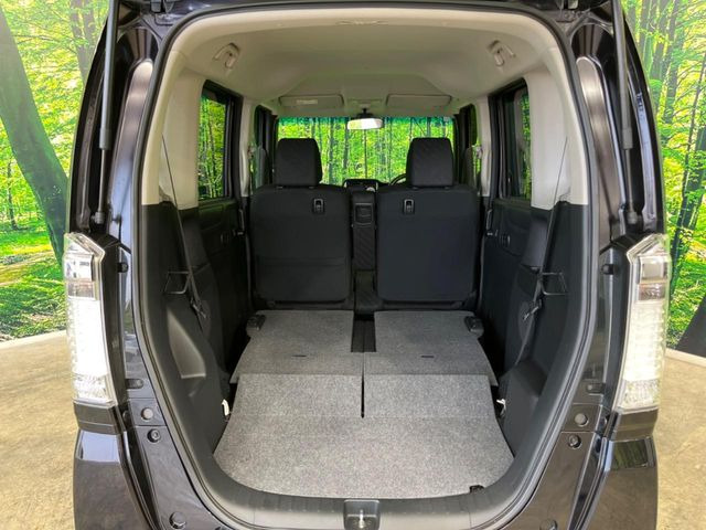 普段のお買い物や通勤、送迎等に十分な荷室スペースを確保しております。セカンドシートを倒すと、大きな荷物の積載も可能です♪
