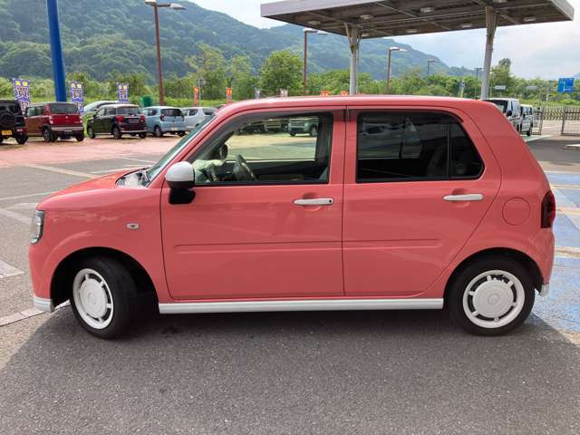 居心地のよさにこだわったインテリアは、シート背もたれ部は明るいベージュ、乗り降りの際に触れることがあるシート座面は茶色を配色した2色のコンビネーションカラーフルファブリックシートを採用!