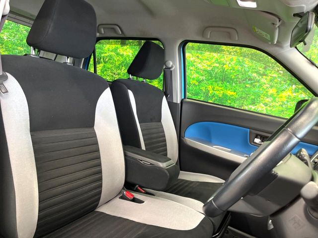 運転席シート廻りは使用感も少なく、良好な状態となっています。丁寧に使われていたことがよくわかりますね。