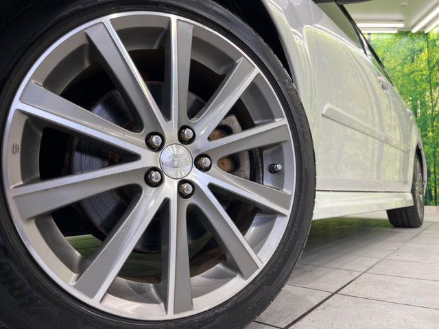 �y����18�C���`�A���~�z�C�[���z�O�ςɃ}�b�`���������A���~�z�C�[���𑕒����Ă���܂��B�e��ЊO�A���~�z�C�[����A�X�^�b�h���X�^�C�����戵�����Ă���܂��B���񂲑��k����������