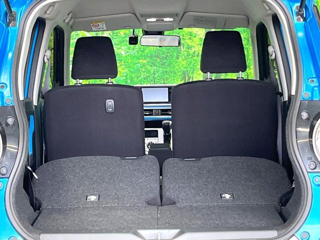 普段のお買い物や通勤、送迎等に十分な荷室スペースを確保しております。セカンドシートを倒すと、大きな荷物の積載も可能です♪