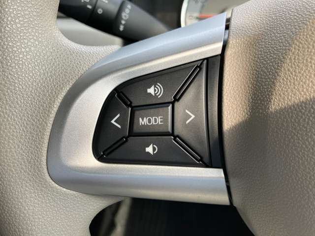 運転中でも手を離さずにオーディオの操作ができる『ステアリングスイッチ』機能があります!