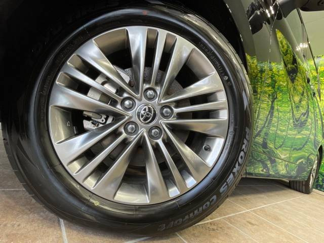 �y����18�C���`�A���~�z�C�[���z�O�ςɃ}�b�`���������A���~�z�C�[���𑕒����Ă���܂��B�e��ЊO�A���~�z�C�[����A�X�^�b�h���X�^�C�����戵�����Ă���܂��B���񂲑��k����������