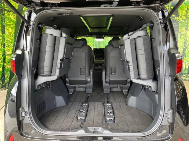 ���i�̂���������ʋ΁A���}���ɏ\���ȉ׎��X�y�[�X���m�ۂ��Ă���܂��B�Z�J���h�V�[�g��|���ƁA�傫�ȉו��̐ύڂ��\�ł���