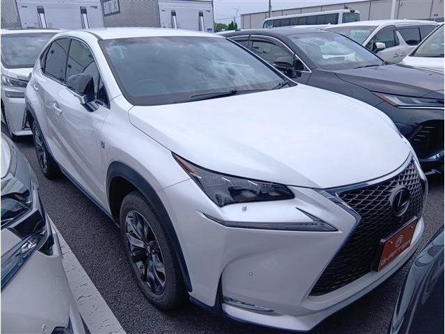 NX(レクサス) 200t Fスポーツ 4WD　ナビTV3眼LEDヘッドプリクラッシュ赤革BSM 中古車画像