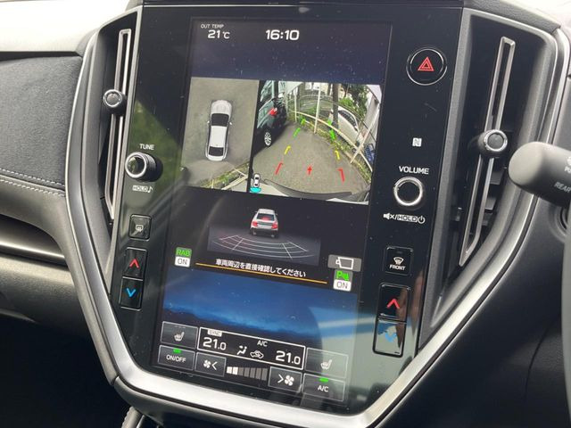 �y�}���`�e���C�����j�^�[�z�Ԃ̃t�����g��T�C�h�̃J�����摜�𓯎��Ƀ��j�^�[�\�����邱�ƂŁA���H�⋷�����𑖍s���ł����͂̏󋵊m�F���ł����S!�{�iSUV�ɂ��ꂵ�������ł���