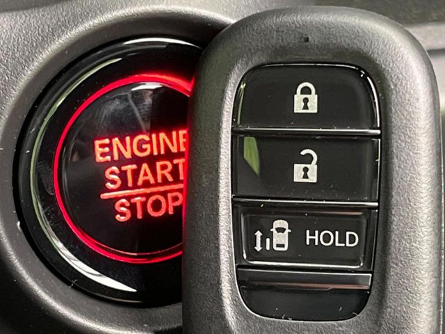 �yHonda�X�}�[�g�L�[�z�J�o����|�P�b�g�ɓ��ꂽ�܂܂ł��h�A�̎{���E�������\�ȃX�}�[�g�L�[�𑕔��B�G���W���̃I���E�I�t�����J�M�����o���K�v����������Ƃ��Ă��֗��ł���