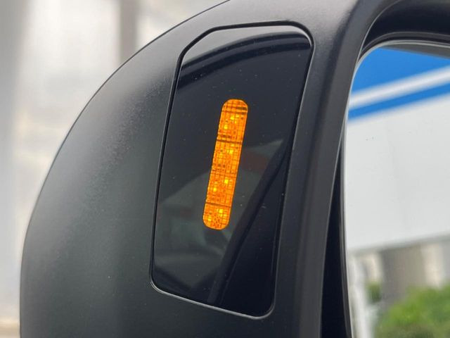 �y�����r�[�N���f�B�e�B�N�V�����z���s���A�h�A�~���[�̎��p�ɂȂ�₷���ӏ��Ɍ㑱�Ԃ��ڋ߂���ƃT�C�h�~���[�t�߂Ɍx����\���A�h���C�o�[�ɒ��ӊ��N�ƁA����̍ۂ̓n���h��������A�V�X�g�����܂��B