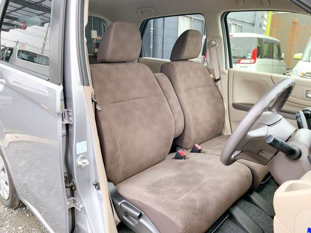 ���X�ł͌y�����Ԃ��畁�ʎԂ܂ŕ��L���I�[�����[�J�[�̎Ԏ�E�F�E�O���[�h��L�x�ɑ����Ă���܂��B