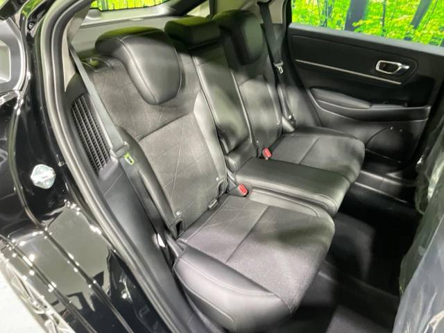 ���i���ȃI���W�i���t���A�}�b�g���I�v�V�����ɂĂ��p�ӂ��Ă���܂��B���D���ȃf�U�C����J���[�����Ԃɍ��킹�đI��ł����������Ƃ��ł��܂���