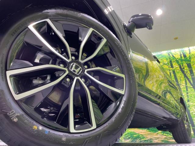 �y����18�C���`�A���~�z�C�[���z�O�ςɃ}�b�`���������A���~�z�C�[���𑕒����Ă���܂��B�e��ЊO�A���~�z�C�[����A�X�^�b�h���X�^�C�����戵�����Ă���܂��B���񂲑��k����������