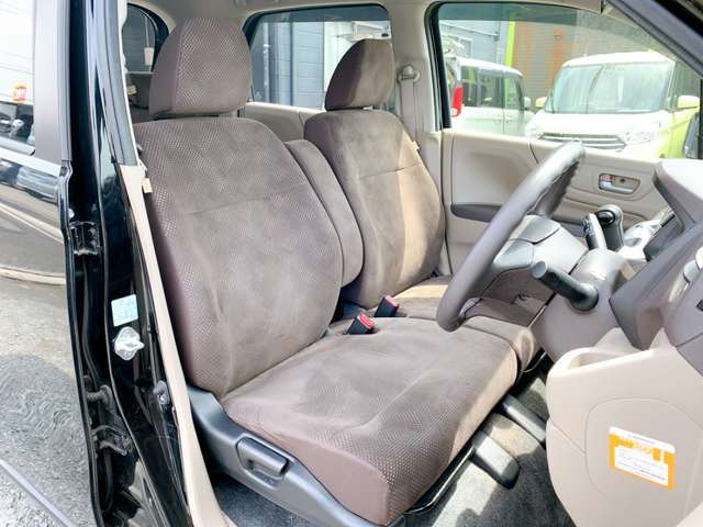 ���X�ł͌y�����Ԃ��畁�ʎԂ܂ŕ��L���I�[�����[�J�[�̎Ԏ�E�F�E�O���[�h��L�x�ɑ����Ă���܂��B