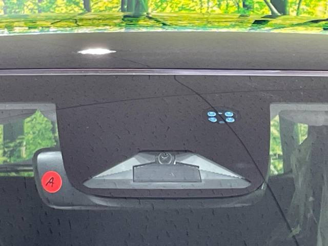 �y�z���_�Z���V���O�z���s���ɑO���̎ԗ�����F�����A�Փ˂������Ȏ��͌x��ƃu���[�L�ŏՓˉ���Ɣ�Q�y�����A�V�X�g�B�����S�Ƀh���C�u�����y���݂��������܂��B