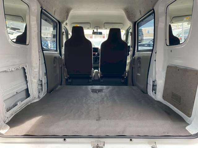 �݌Ɏԗ��Ɋւ��Ă͂��q�l�ɂ��ǂ����̂����񋟂���ׂɕi���ɍS���Ďd������s���Ă���܂��B�e���Ԃ̏�Ԃ͂��ꂼ��ł��̂ł����k���ɓ��X�X�^�b�t�������������Ē����܂��̂ł����S���������܂��B