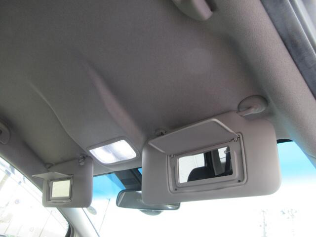 簡易的な身だしなみチェックが出来るバニティミラー付きです☆