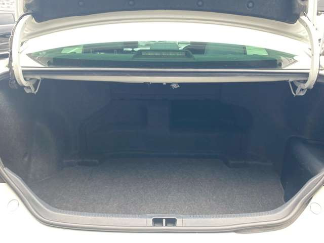 �݌Ɏԗ��Ɋւ��Ă͂��q�l�ɂ��ǂ����̂����񋟂���ׂɕi���ɍS���Ďd������s���Ă���܂��B�e���Ԃ̏�Ԃ͂��ꂼ��ł��̂ł����k���ɓ��X�X�^�b�t�������������Ē����܂��̂ł����S���������܂��B