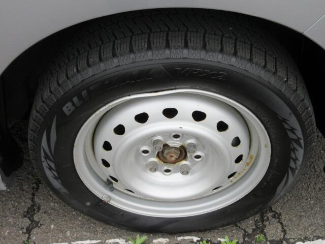 スタッドレスタイヤ装着されています。(右前タイヤ)