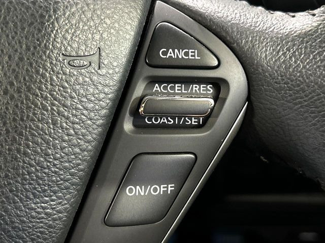 【クルーズコントロール】高速道路もラクラク走行。アクセルを離しても一定速度で走行ができ、長距離運転時の負担を軽減!加速・減速も簡単なスイッチ操作で調整できます。