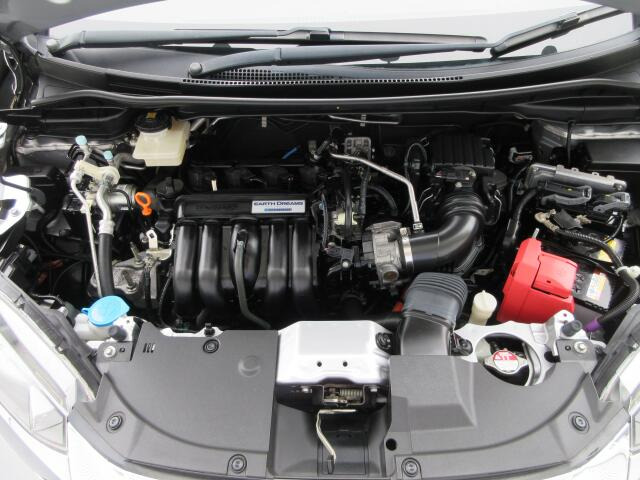 エンジンルームも綺麗に仕上がっております。 営業時間は10時〜18時まで、毎週水曜日が定休日となっております。お問い合わせをスタッフ一同、お待ちしております♪