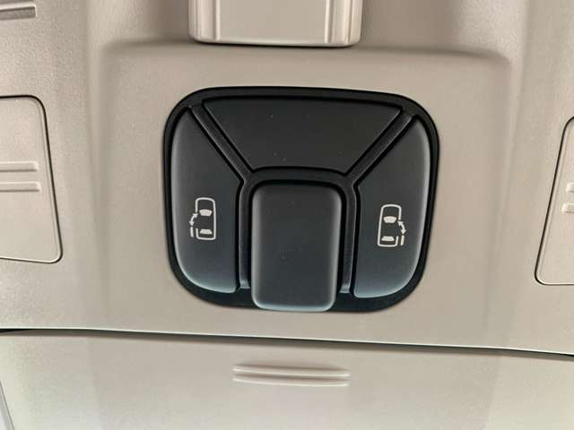 �l�C�̗����d���X���C�h�h�A�t��!�����̕���ו��Ŏ肪�ǂ����Ă����Ԃł������X���C�h�h�A�������J�Ń��N�`���ł�!!