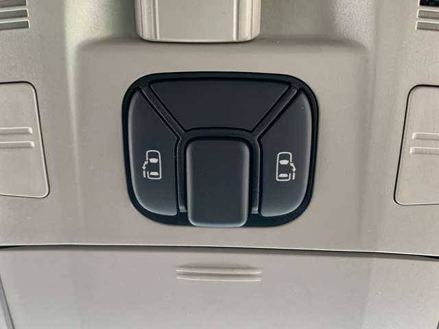 �l�C�̗����d���X���C�h�h�A�t��!�����̕���ו��Ŏ肪�ǂ����Ă����Ԃł������X���C�h�h�A�������J�Ń��N�`���ł�!!