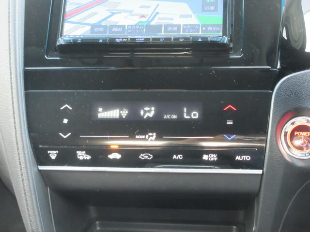 オートエアコンで自分好みの室温を素早く設定出来ます。快適な室温で、快適な運転をお楽しみ下さい!