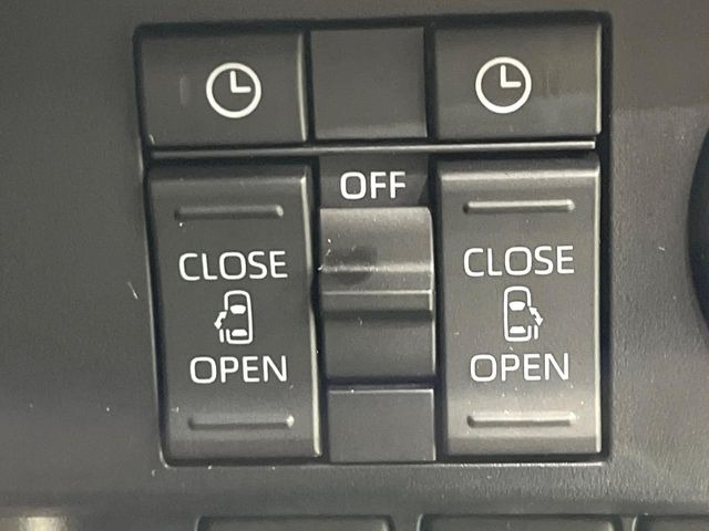 【両側パワースライドドア】スマートキーや運転席のスイッチで後席両側スライドドアの開閉が可能♪電動だから力を入れてドアを開ける必要が無く、小さなお子様でも簡単に開け閉めでき快適です♪