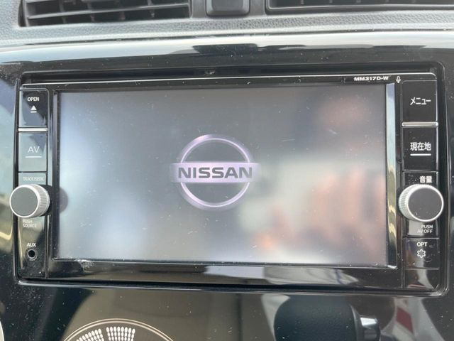 【メーカー純正ナビ】インテリアに溶け込むスタイリッシュな「専用設計」メーカーナビを装備♪視認性や操作性など基本性能にも優れ、より上質なカーライフをお楽しみいただけます。