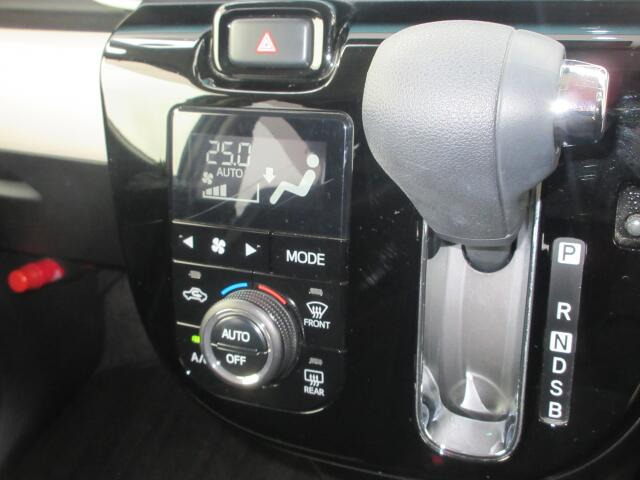 �C���p�l�V�t�g�̉��ɂ́A�f���������D�݂̎����������o����֗��ȃI�[�g�G�A�R������������Ă��܂��B