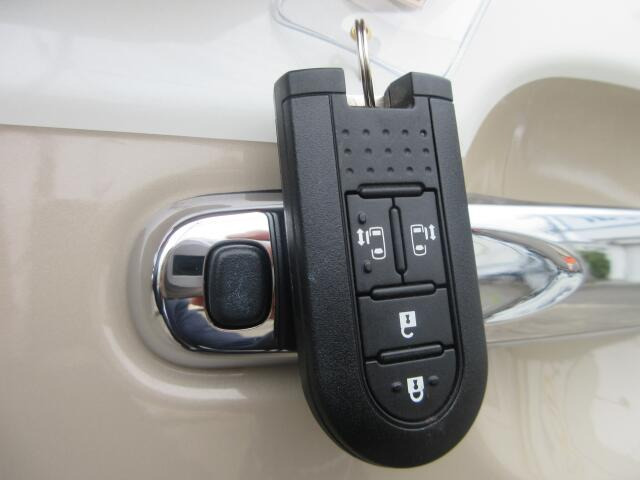 �L�[���|�P�b�g�ɓ��ꂽ�܂܂ł��G���W��ON/OFF�A�h�A�{��/�J���\���֗��ȃX�}�[�g�L�[�ł��B