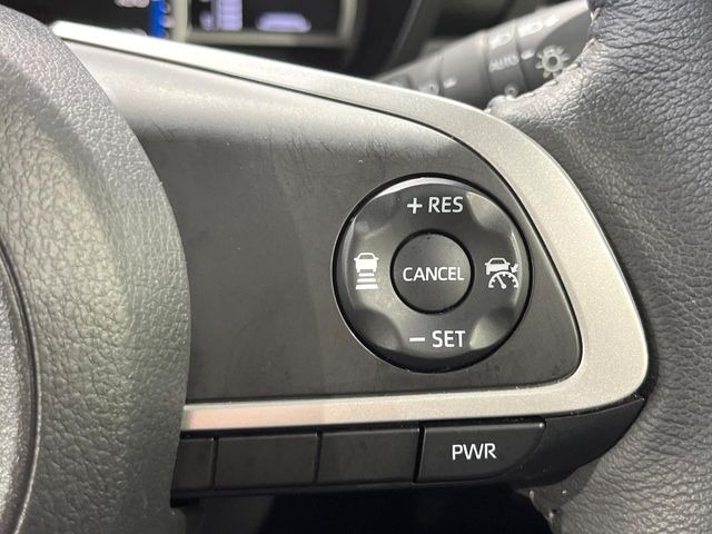 【レーダークルーズコントロール】高速道路での長距離走行が楽に!!自動で速度を保つクルーズコントロールが、衝突軽減システムと連携し、前方の車両を感知して車間を保つように速度調節してくれます!!