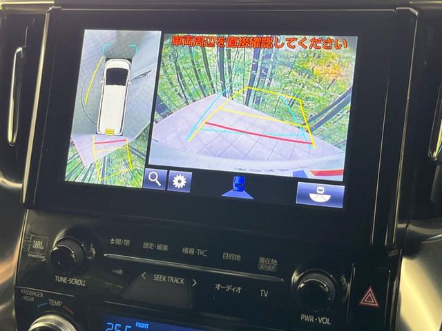 【パノラミックビューモニター】専用のカメラにより、上から見下ろしたような視点で360度クルマの周囲を確認することができます☆死角部分も確認しやすく、狭い場所での切り返しや駐車もスムーズに行えます。